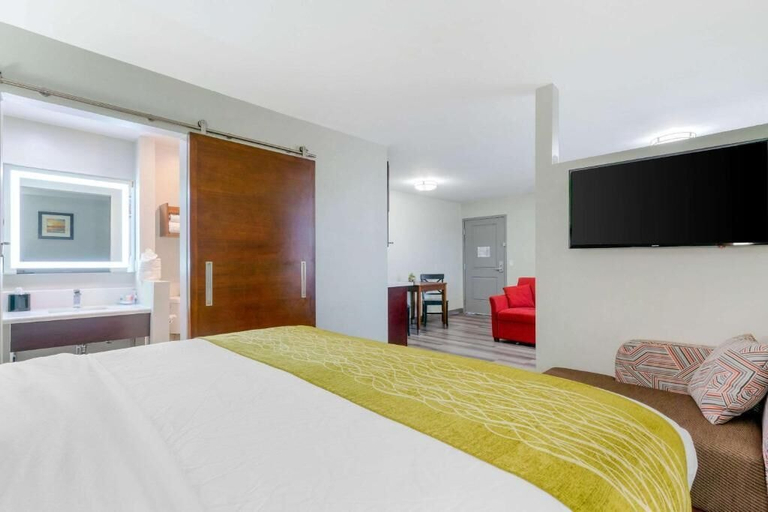 Bedroom 3, Antioch Inn and Suites, Contra Costa
