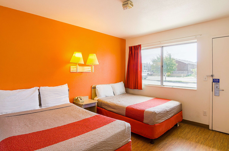 Bedroom 3, Motel 6-Laramie, WY, Albany