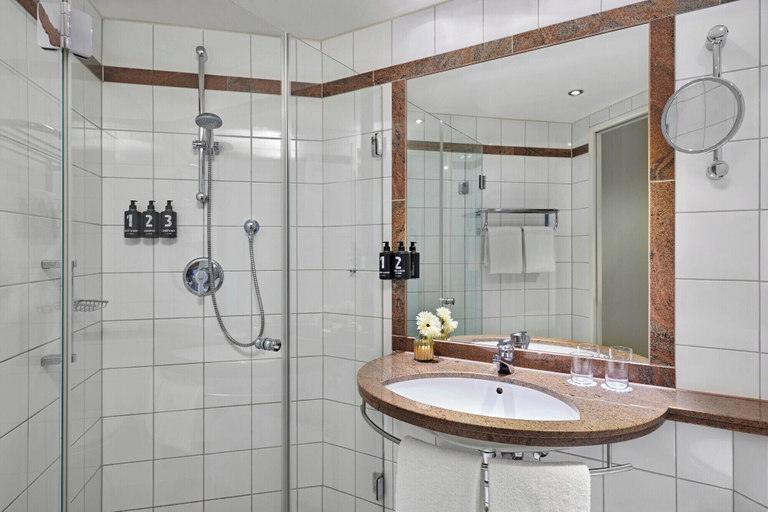 Bathroom 4, THE CURVE Hotel BayArena Leverkusen, Leverkusen