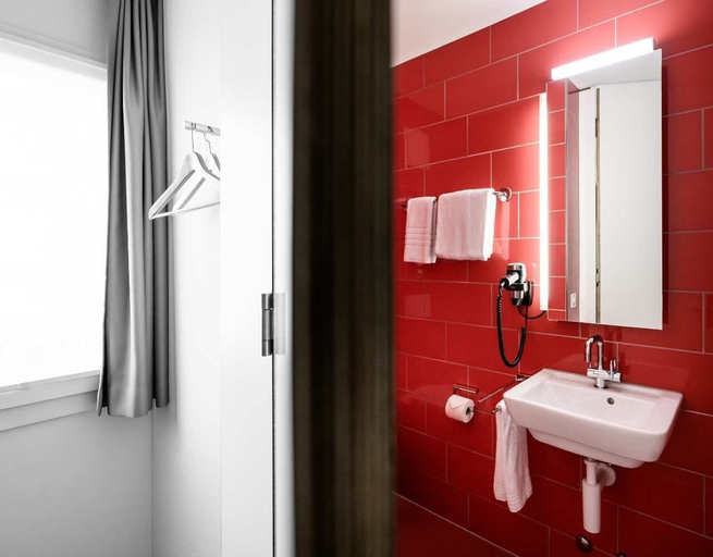 Bathroom, Hotel Bauernhof - Self Check-In Hotel, Zug