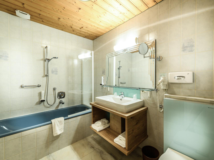 Bathroom 4, Hotel Victoria, Zell am See