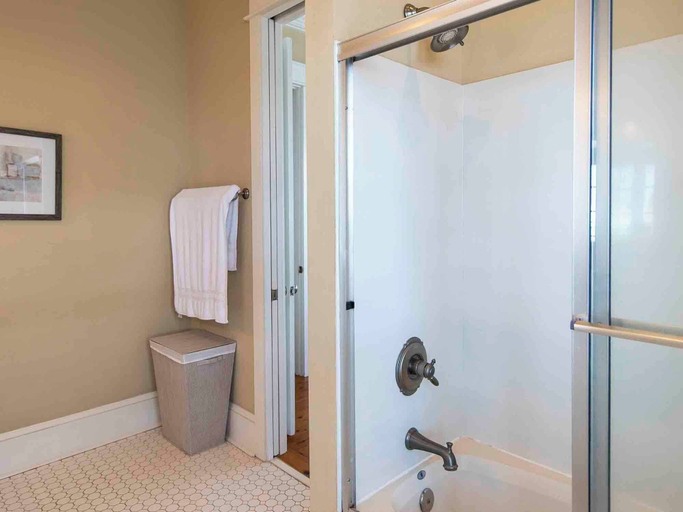Bathroom 4, All Decked Out 30A by Southern Vacation Rentals, Walton