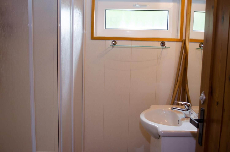 Bathroom 3, Vallée les Etoiles, Namur