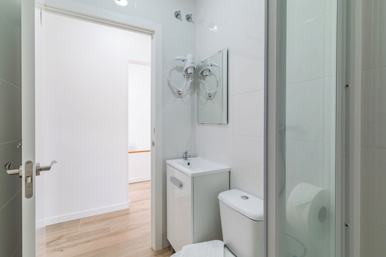 Bathroom 3, AYZ Joaquín Pol - Auto check-in property, Madrid