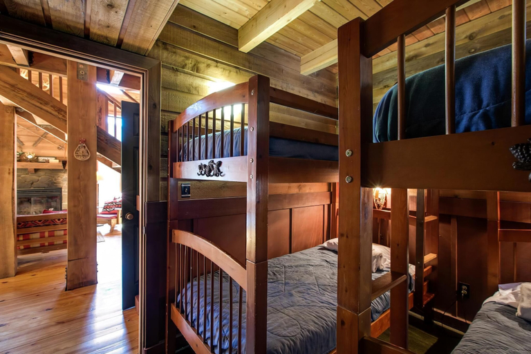 Bedroom, 44MBR - Hot Tub- Pets Ok - WiFi - BBQ - Sleeps 6, Whatcom
