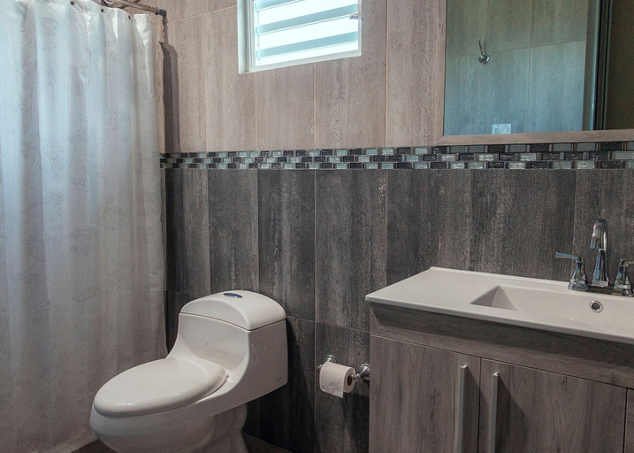 Bathroom 3, Beachfront Studios