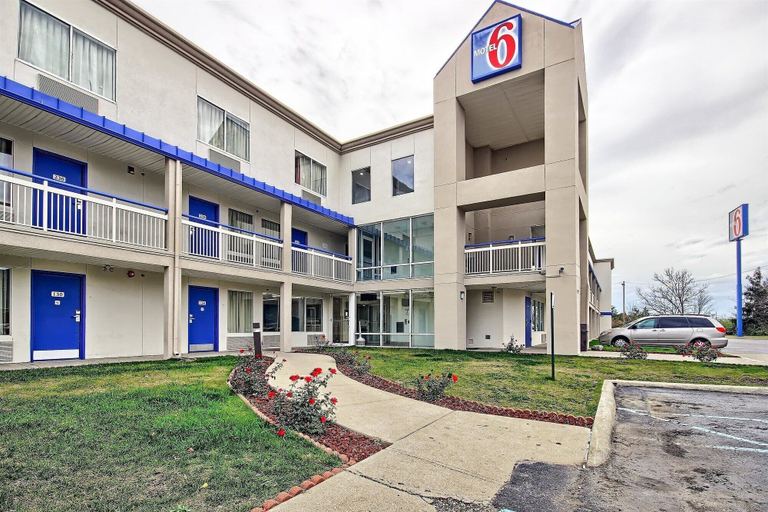 Exterior & Views 2, Motel 6 Columbus, OH - West, Franklin
