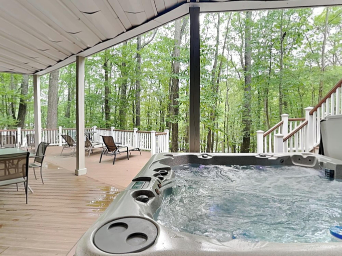 Sport & Beauty, Lake Dreaming by Taylor Made Deep Creek, Garrett