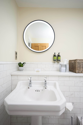 Bathroom 5, The White Hart, Central Bedfordshire