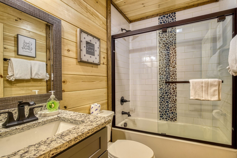 Bathroom 4, Ern862 - Meme's Hunt'n Camp 3 Bedroom Cabin by RedAwning, Sevier