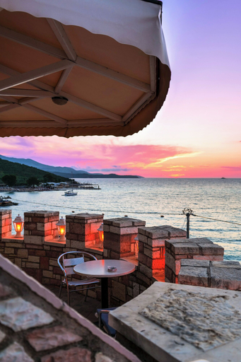 Food & Drinks 5, Hotel Castle, Sarandës
