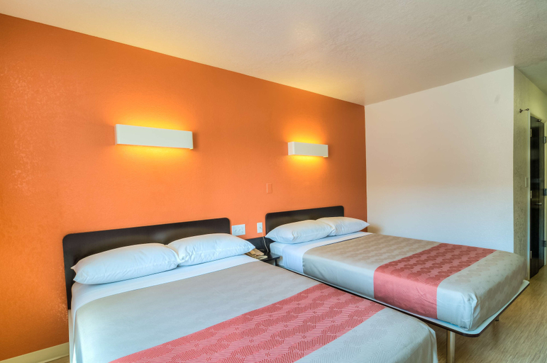 Bedroom 3, Motel 6 Arlington Heights, IL - Chicago North Central, Cook
