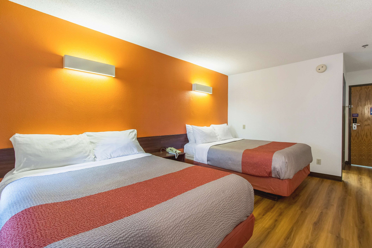 Bedroom 3, Motel 6 Streetsboro, OH, Portage