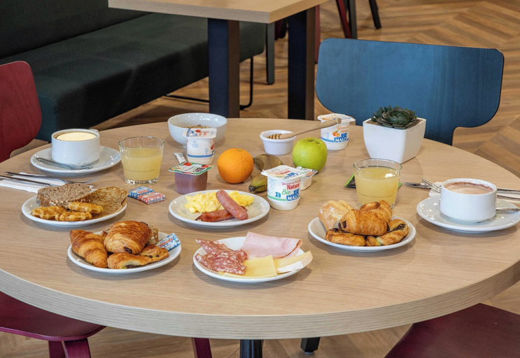 Food & Drinks 5, B&B HOTEL Lourdes Centre Gare 3 étoiles, Hautes-Pyrénées