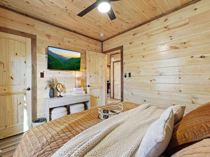 Bedroom 2, Mountain Ventures by Jackson Mountain Rentals, Sevier