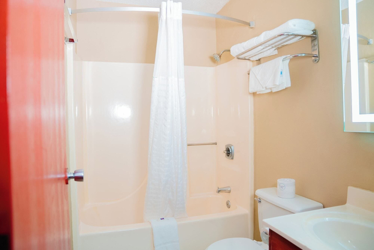 Bathroom 5, Motel 6 Litchfield, IL, Montgomery