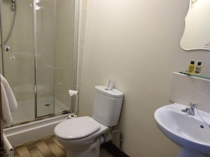 Bathroom 4, Fox & Hounds Inn, North Yorkshire