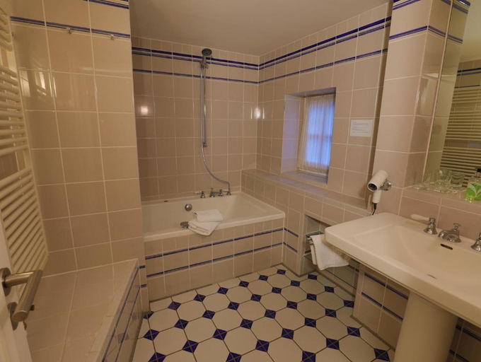 Bathroom 5, Gasthaus Fiester Hannes, Siegen-Wittgenstein