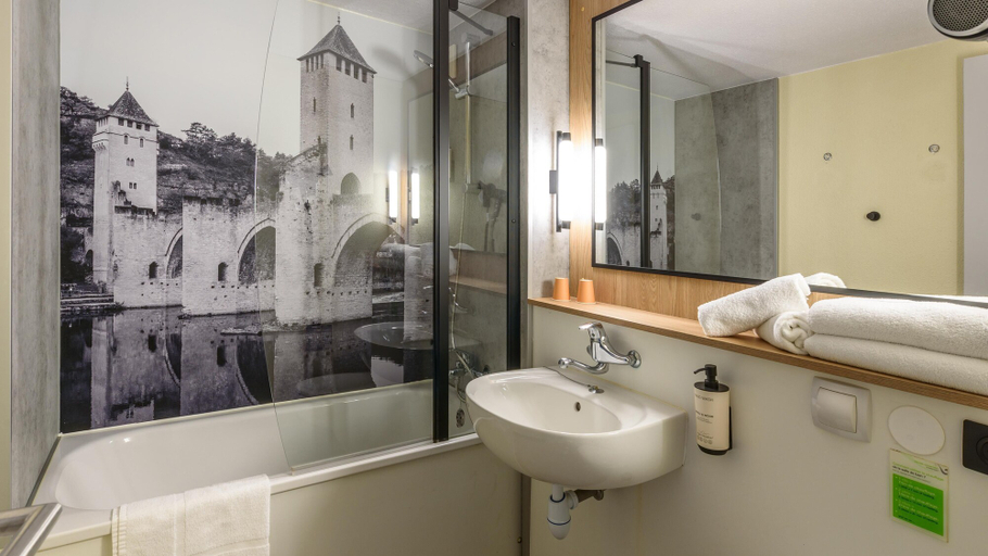 Bathroom 5, Kyriad Niort - La Creche, Charente-Maritime