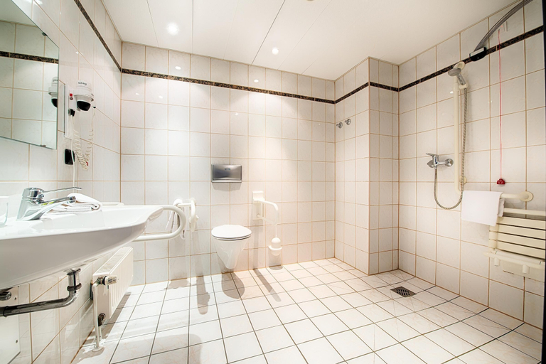 Bathroom 4, ACHAT Hotel Bochum Dortmund, Bochum