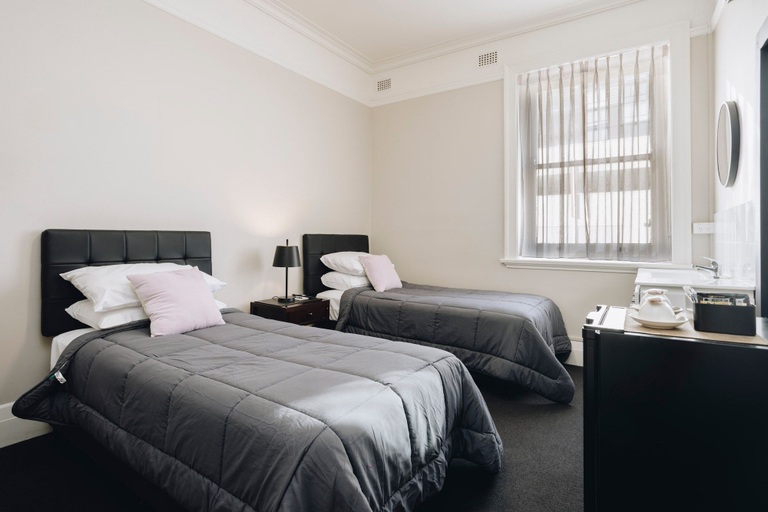 Bedroom 3, Hotel Gosford, Gosford - West