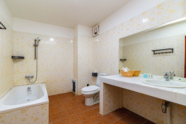 Bathroom 4, Lisha Grand Riverside Hotel, Vangvieng