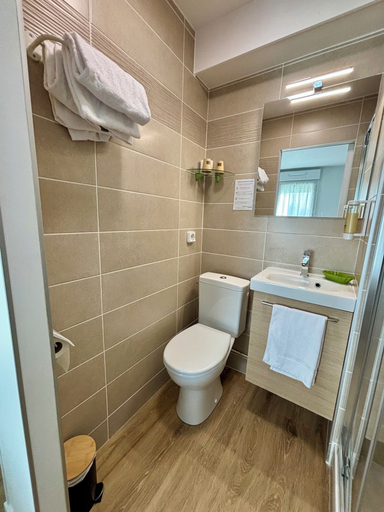 Bathroom 4, Hôtel Le Pavillon de Saint-Lô, Manche