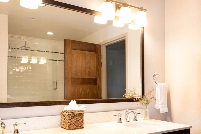Bathroom 5, The Lodge at Columbia Point, Benton