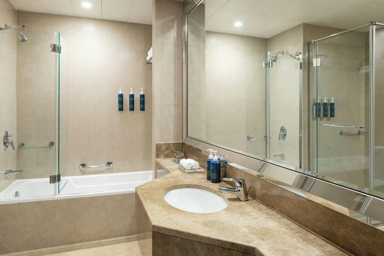 Bathroom 4, Four Points by Sheraton Sheikh Zayed Road, Dubai, Dubai