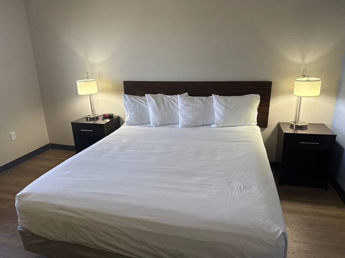 Bedroom 5, Garner Hotel Albuquerque West by IHG, Bernalillo