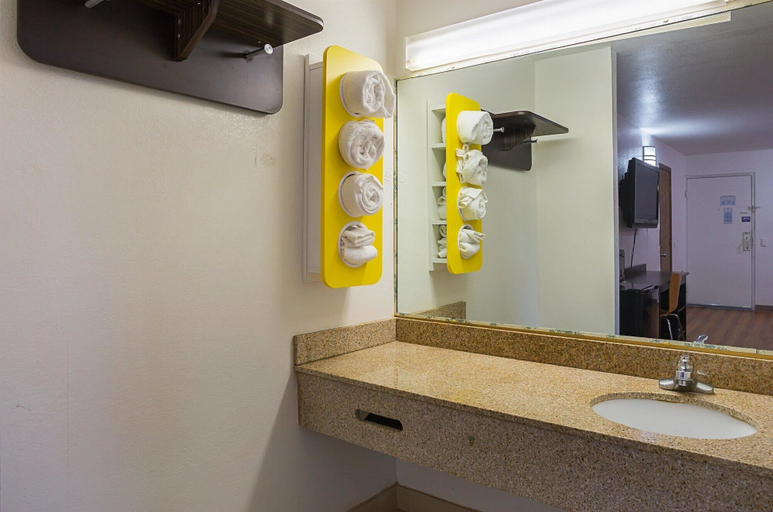 Bathroom 5, Motel 6 Brinkley, AR, Monroe