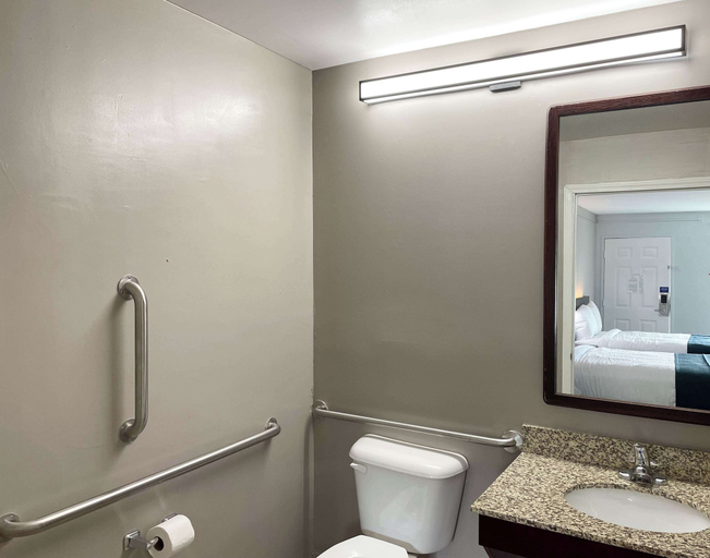Bathroom 4, Motel 6 West Columbia, SC - Airport, Lexington