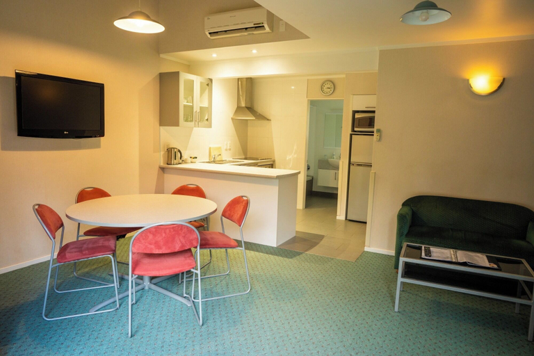 Others 4, Bucket Tree Lodge, Porirua