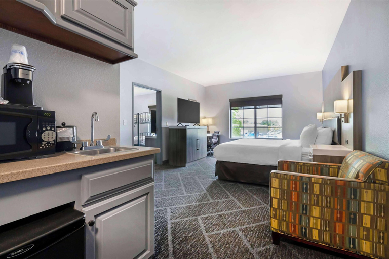 Bedroom 4, Wyndham Garden Appleton, Outagamie