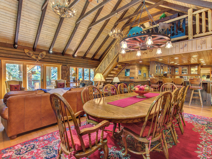 Food & Drinks, Black Bear Lodge by Jackson Mountain Rentals, Cocke