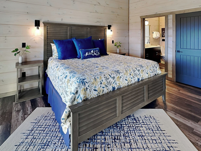 Bedroom 3, Knockin on Heaven's Door by Jackson Mountain Rentals, Sevier