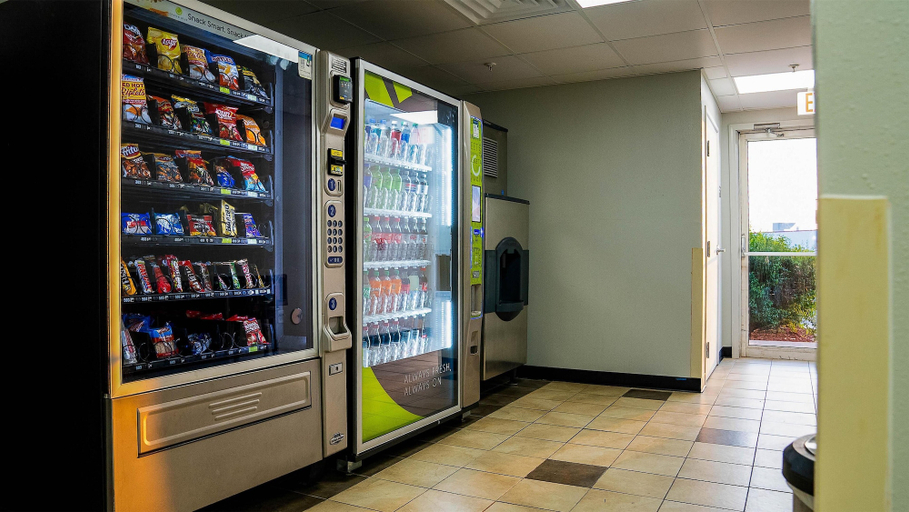 Food & Drinks 5, Motel 6 Caseyville, IL - Caseyville Il, Saint Clair