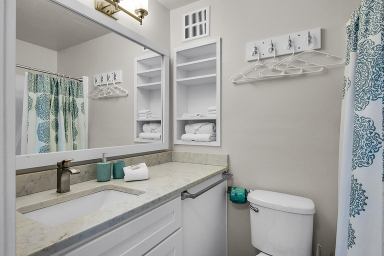 Bathroom 4, Top of the Gulf 813, Bay