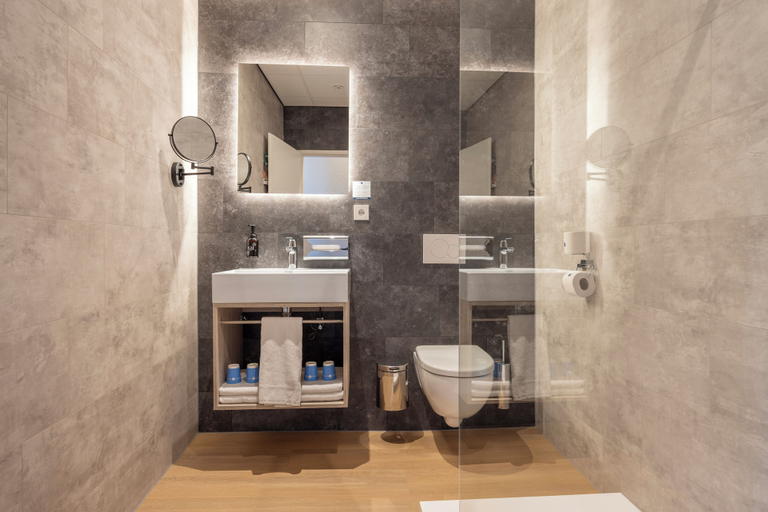 Bathroom 5, Fletcher Hotel-Restaurant Apeldoorn, Apeldoorn