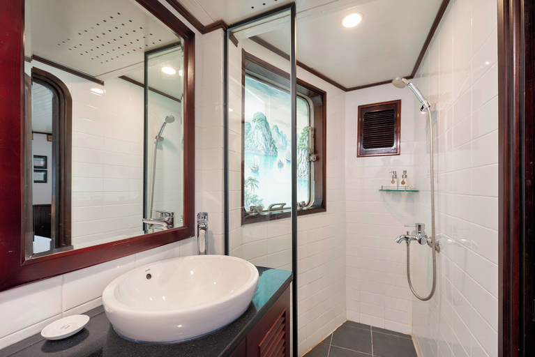 Bathroom 5, Emeraude Classic Cruises, Hạ Long