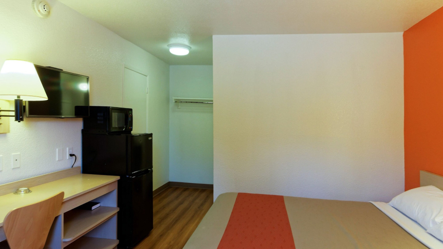 Bedroom 5, Motel 6 Chico Ca, Butte