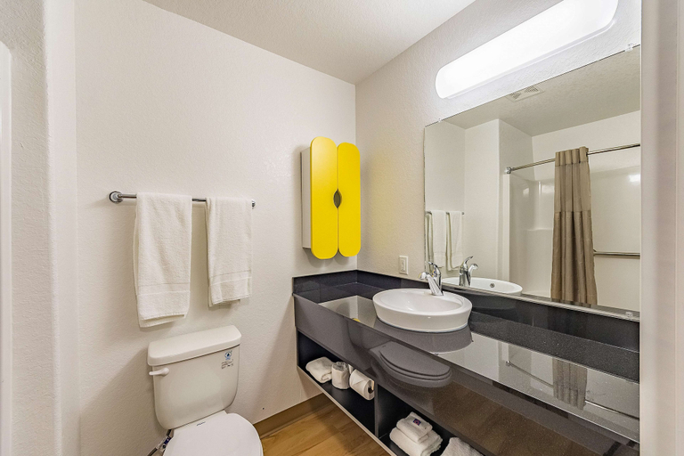 Bathroom 4, Studio 6 New Braunfels, TX, Comal