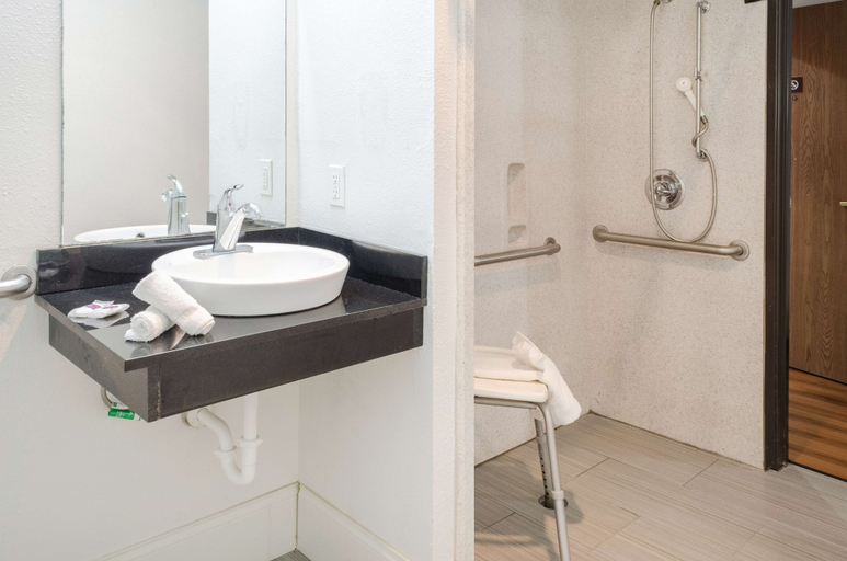 Bathroom 4, Motel 6 Mobile, AL, Mobile