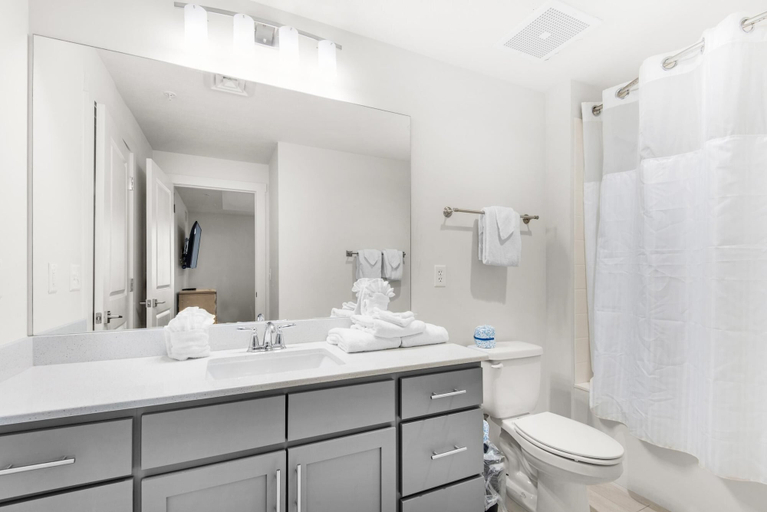 Bathroom 4, Calypso 3-1511, Bay