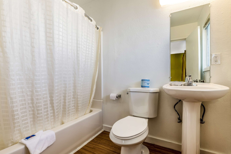 Bathroom 4, Motel 6 San Rafael, CA, Marin