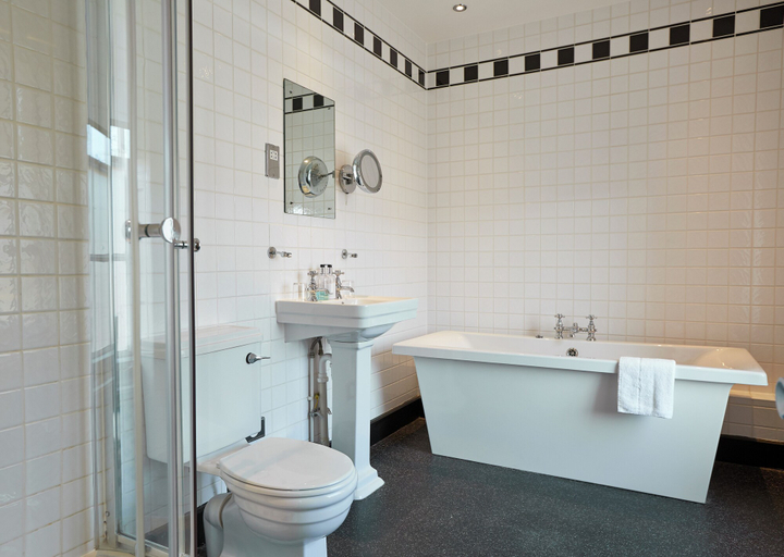 Bathroom 5, The Manor Hotel by Greene King Inns, Somerset