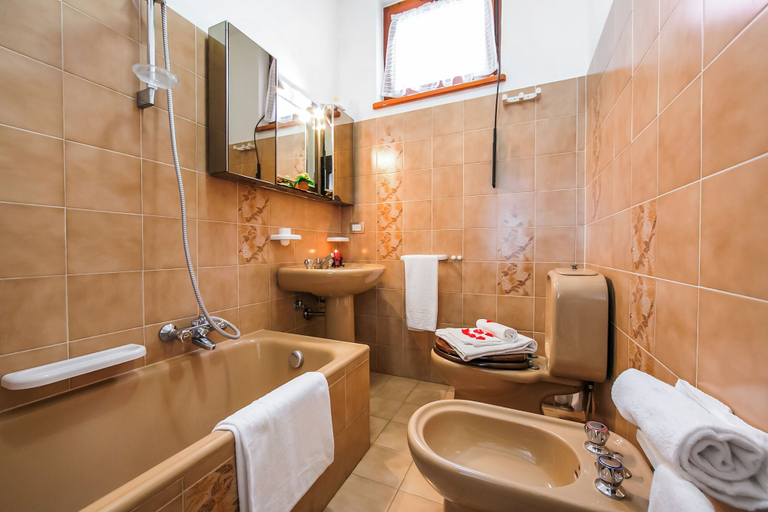 Bathroom 4, Bella Lake View, Como