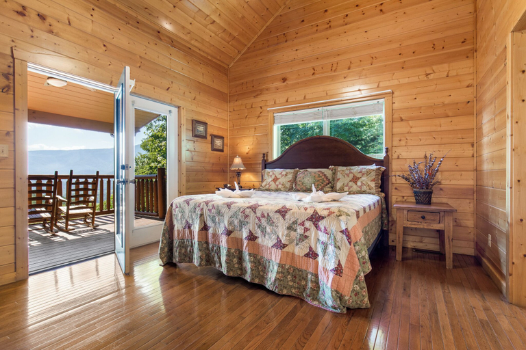Bedroom 3, Puttin On The Ritz by Jackson Mountain Rentals, Sevier
