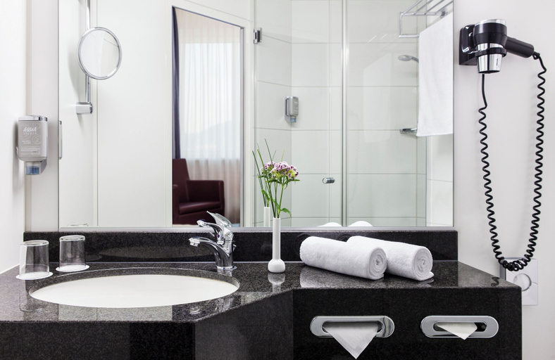 Bathroom 5, Hotel Erfurt City Center by Leonardo Hotels, Erfurt