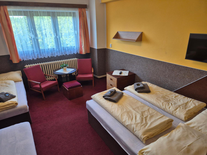 Bedroom 3, Juniorhotel Roxana, Semily
